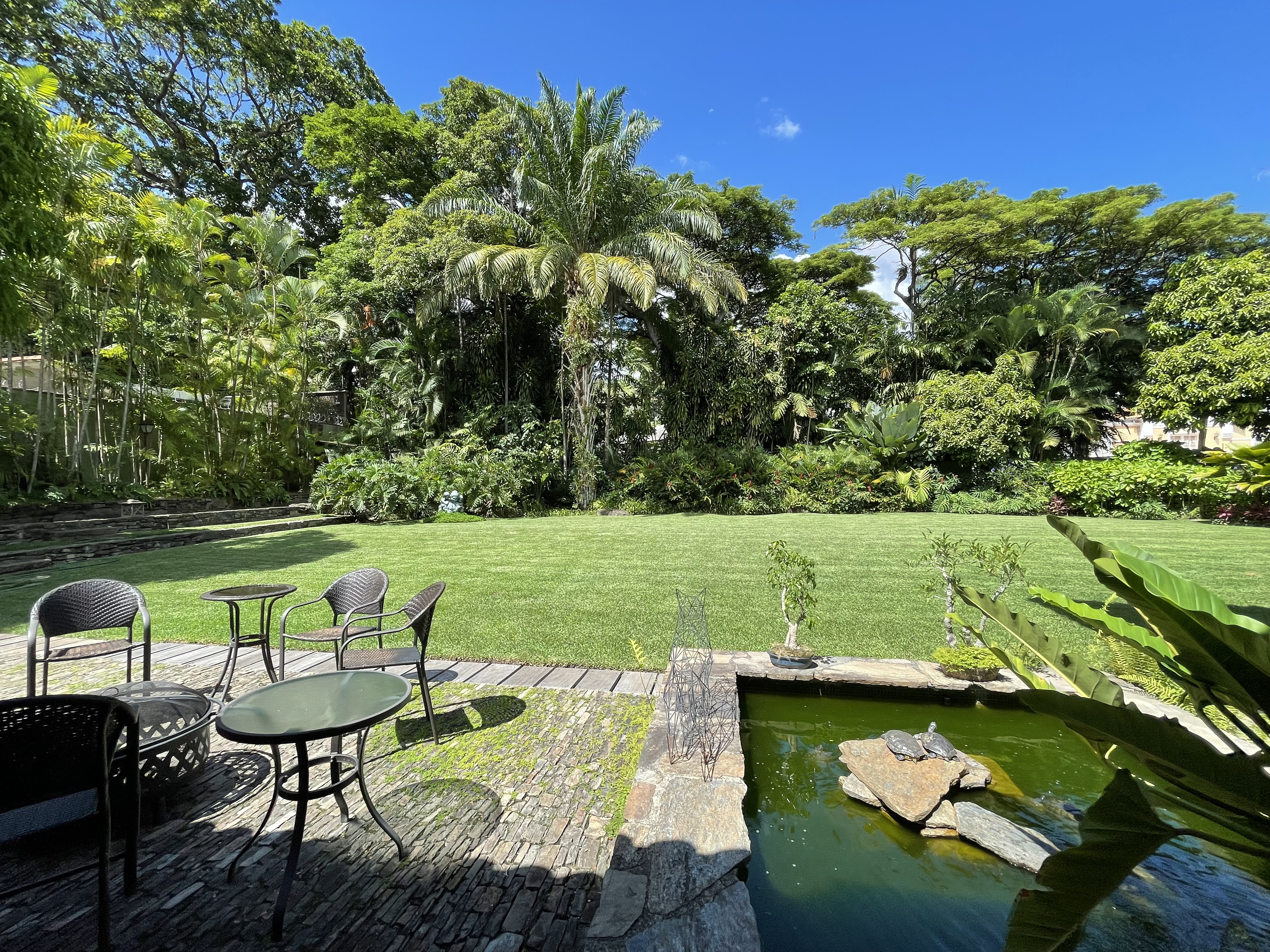 Se vende casa 2200m² 4h+s/4b+s/13e Country club 5