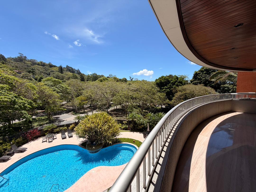 Se alquila Apto 380m² 4h+s /4.5b+s/5p La Lagunita 3
