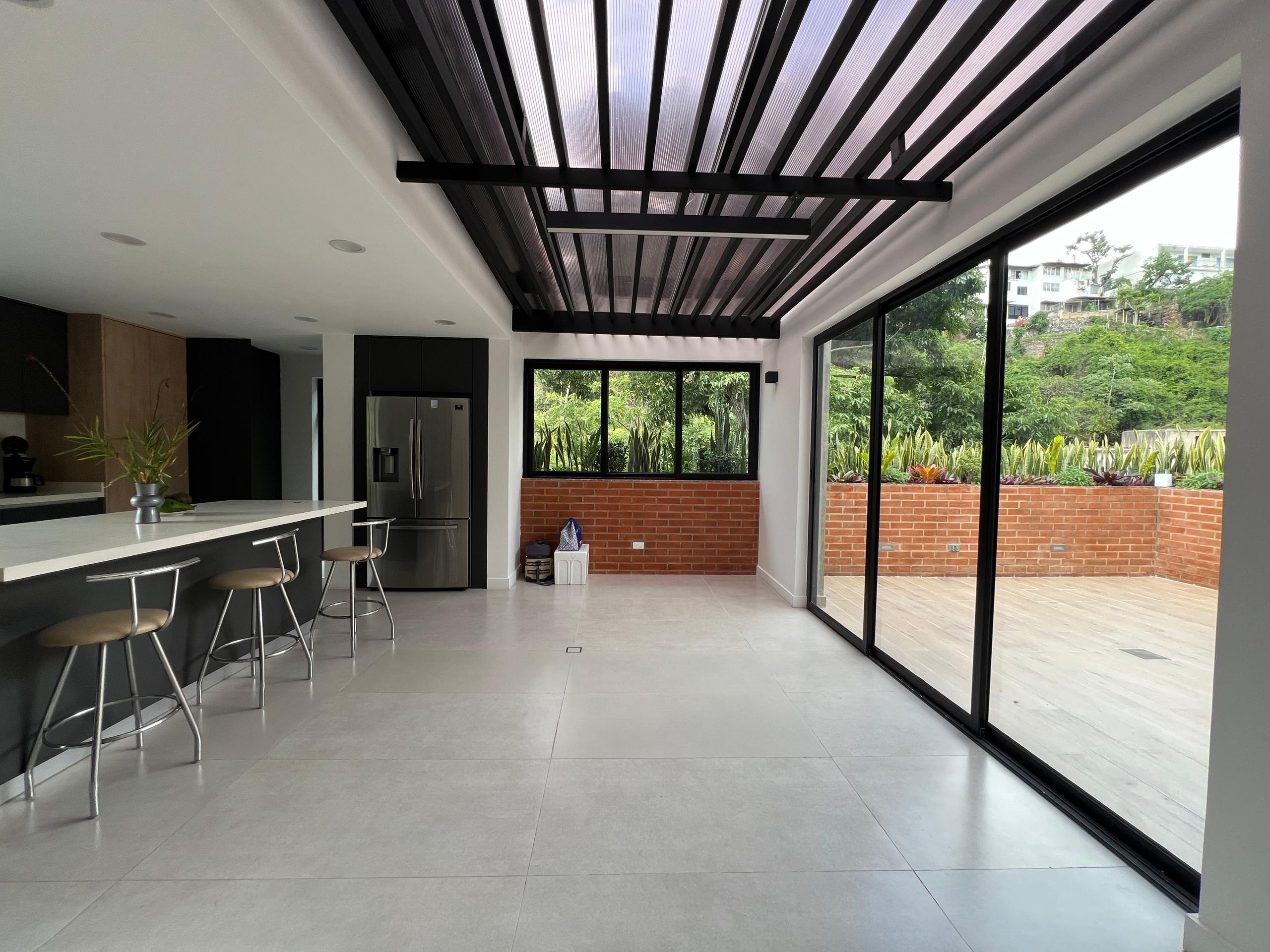 Se vende/alquila casa 1240m² 23h/17b/3e Colinas de Bello Monte 4