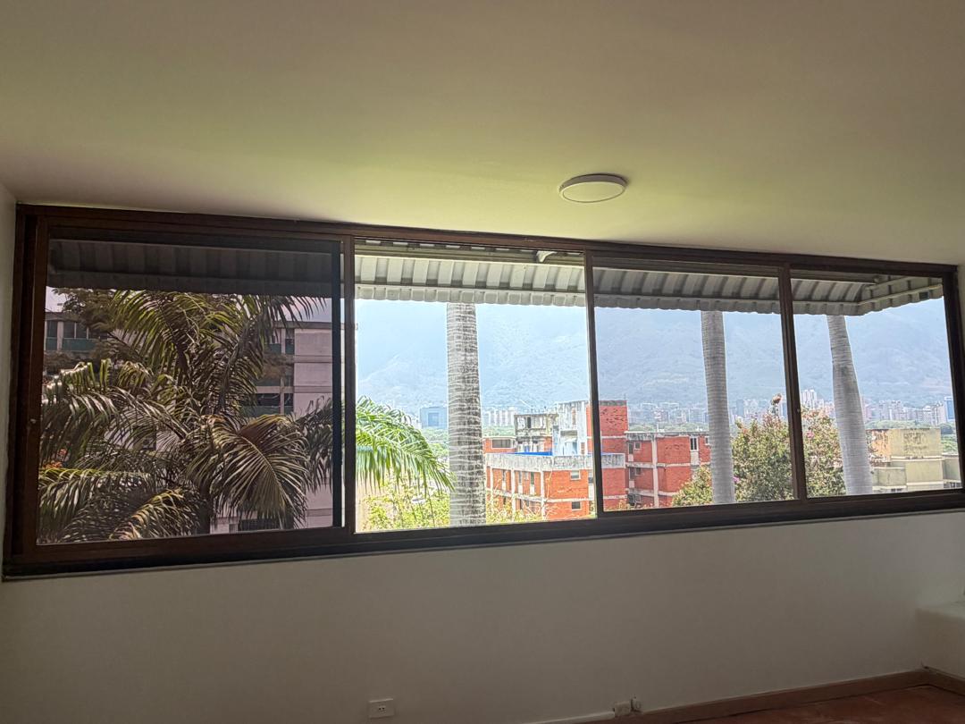 Se alquila Apto 165m² 3h+s/2b+s/2p Lomas de Chuao 2