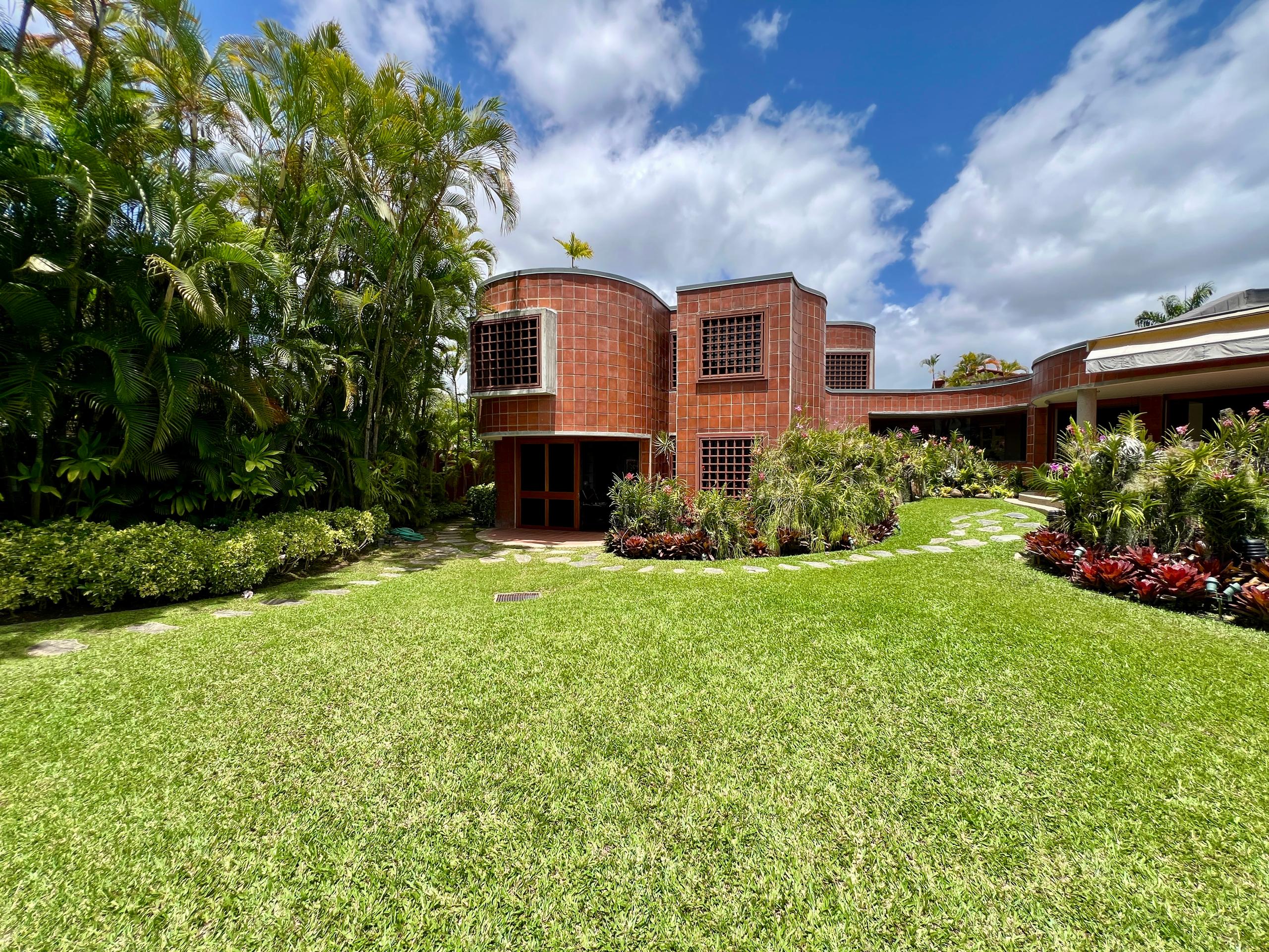 Se vende casa 684m2 Lomas del Mirador 0774 2