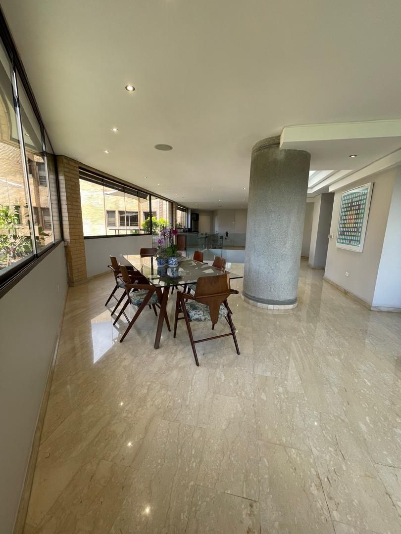 Se alquila Apto PH 592m² 3h+s/3b+s/7p La Castellana 3