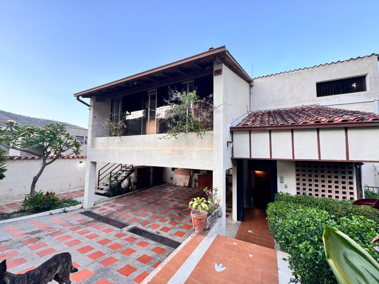 Se vende casa 847m² 5h/5b/5p Prados del Este 1