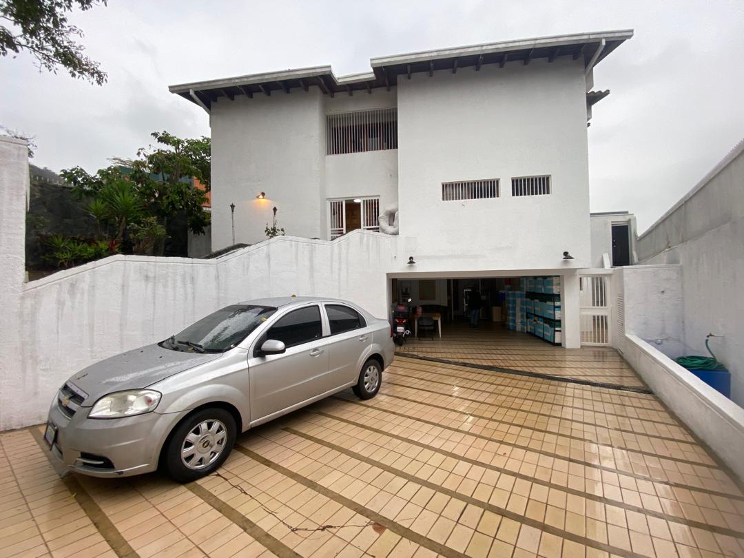 Se vende casa 608m² 7h+s/8b+s/6e Colinas de tamanaco - Otras fotos