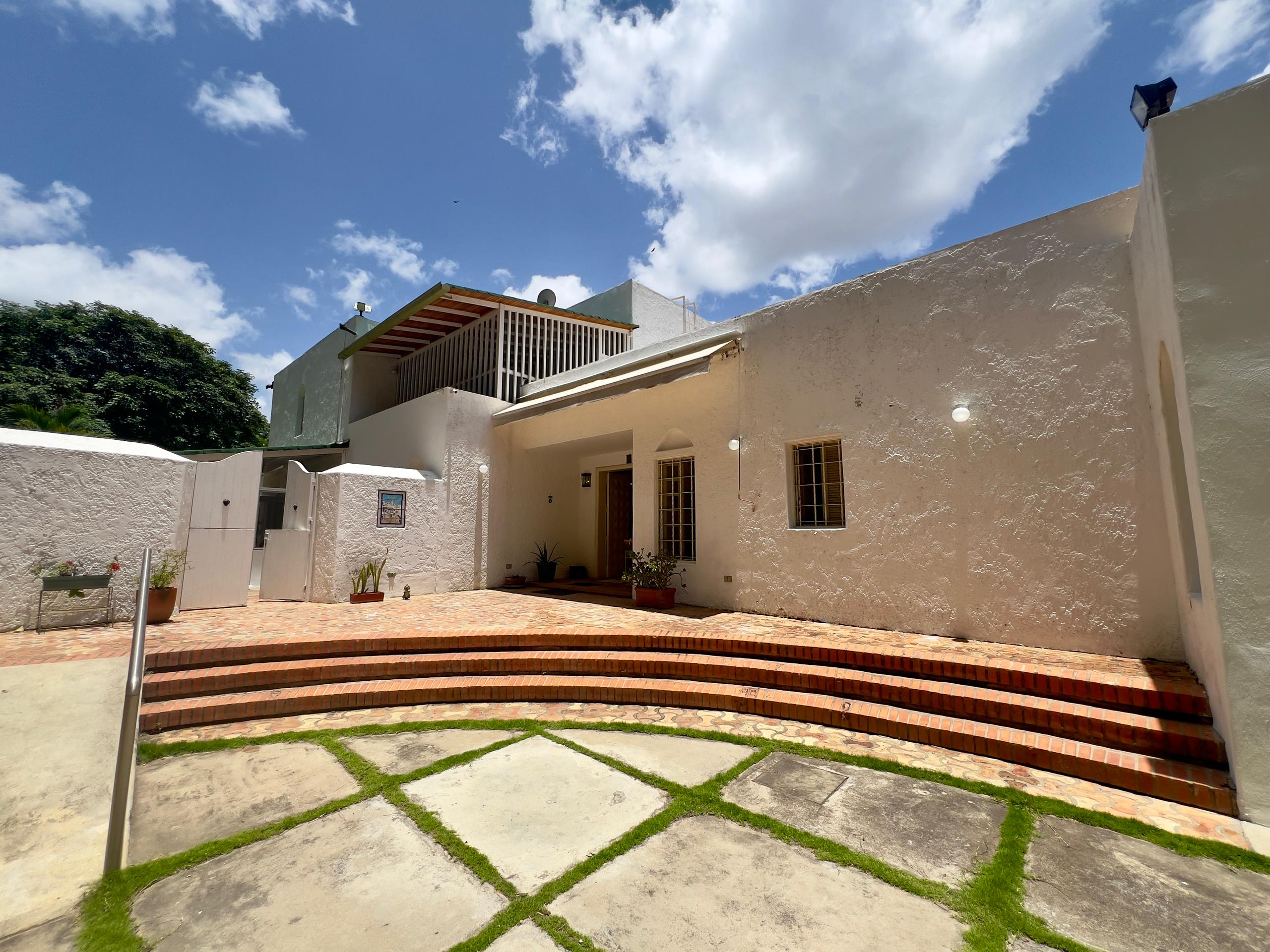Se vende casa 2400m² 3h+2s/3b+s/12p Cerro Verde - Otras fotos