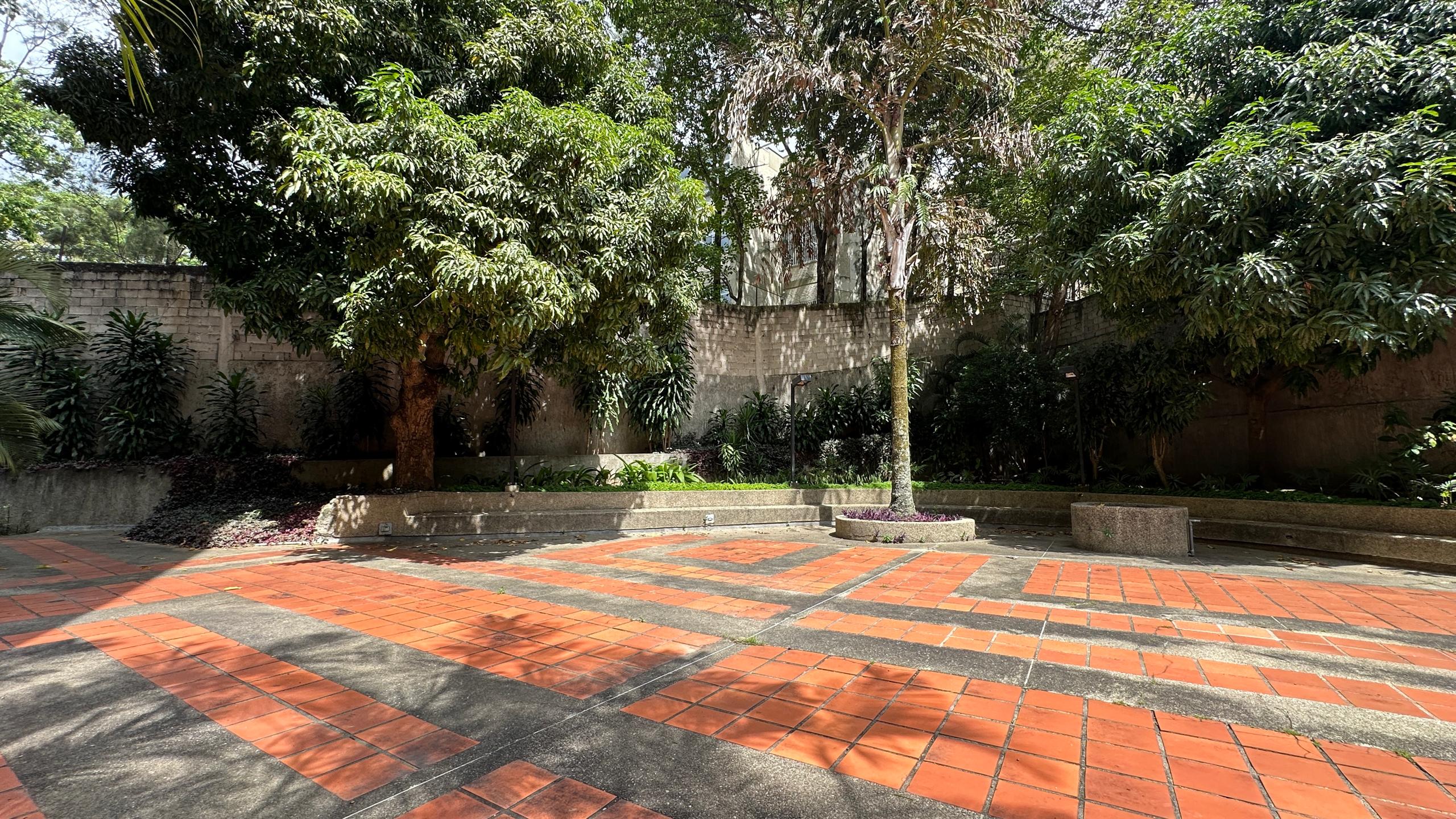 Se vende Apto 225m² 3h+s/3b+s/3p Los Chorros - Otras fotos
