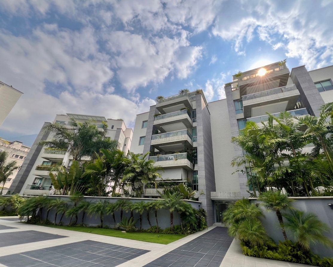 Se Vende Apto PH 258m² + 51m² terraza 3h/5b+s/4p La Castellana - Otras fotos
