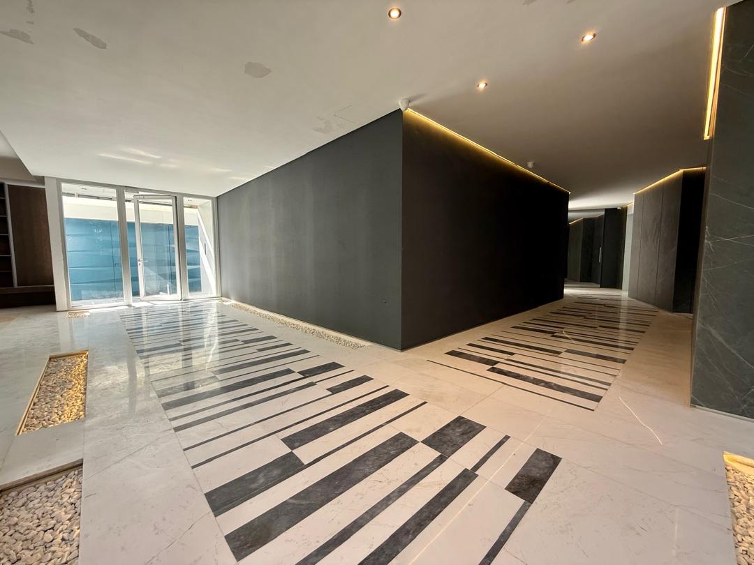 Se Vende PB 709m² 3h+2s/6b+2s/5e Altamira - Otras fotos