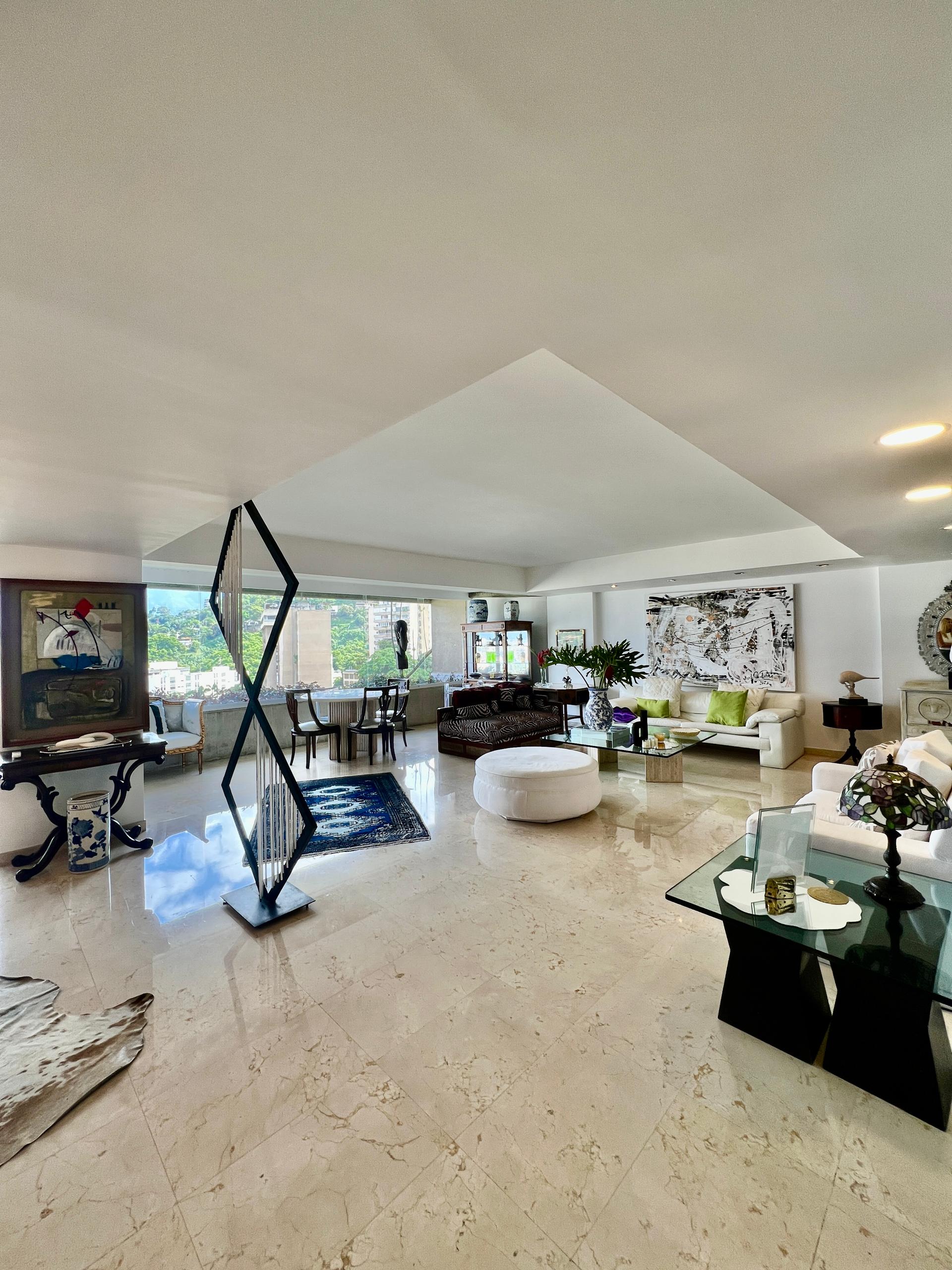 Se vende Apto 244m² 2h+s/3b+s/3p Las Mesetas de Santa Rosa de Lima - Otras fotos