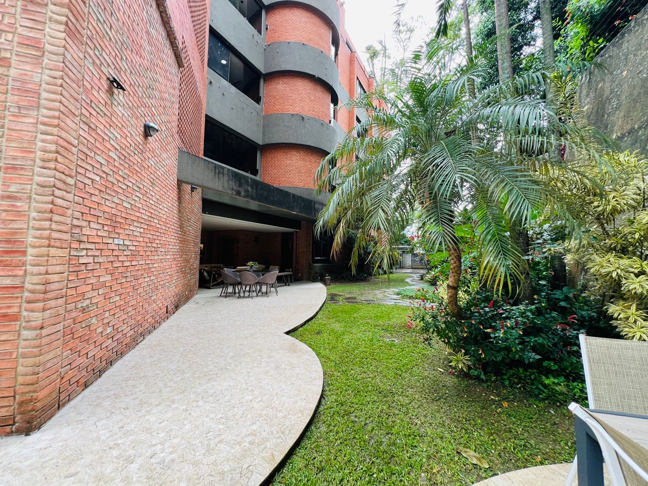 Se vende Apto PB 600m² 2h+s/2b+s/5p Altamira - Otras fotos