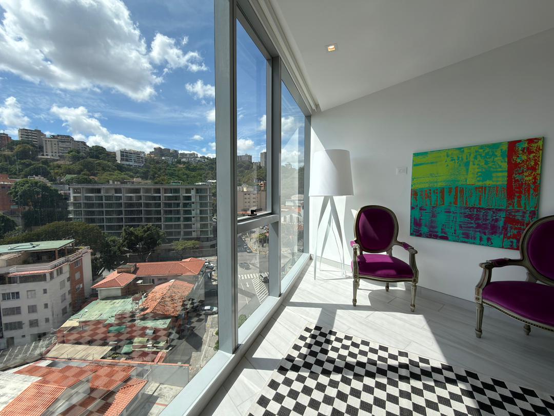 Se alquila Apto 109m² 2h/2b/2e Las Mercedes 4