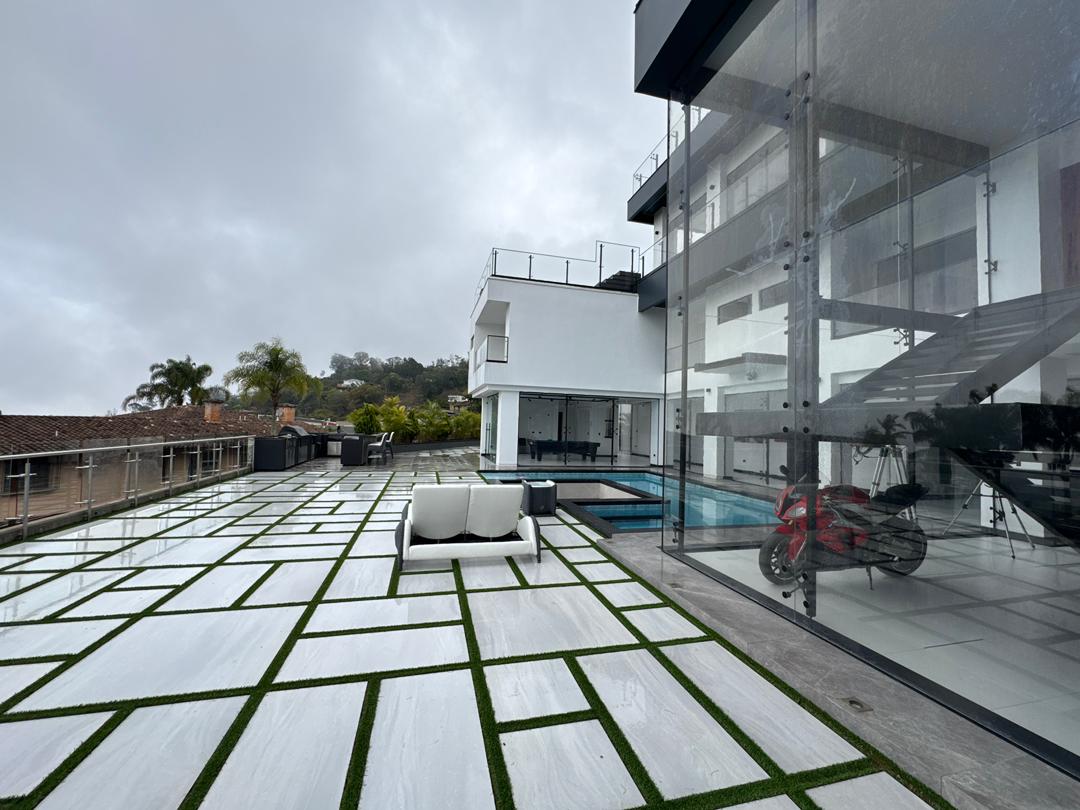 Se vende casa 2300m² 6h+6s/12b/12p Alto Hatillo 4