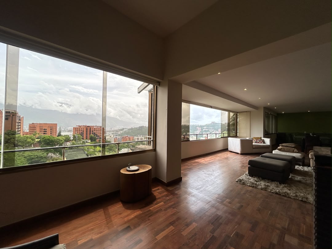 Se alquila Apto 263m² 2h+s/3b+s/3p Valle Arriba 2