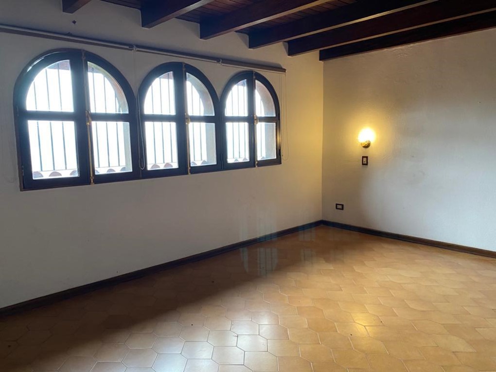 Se vende casa 7000 m² 4h+s/5b+s/14p en la Colonia Tovar - Otras fotos