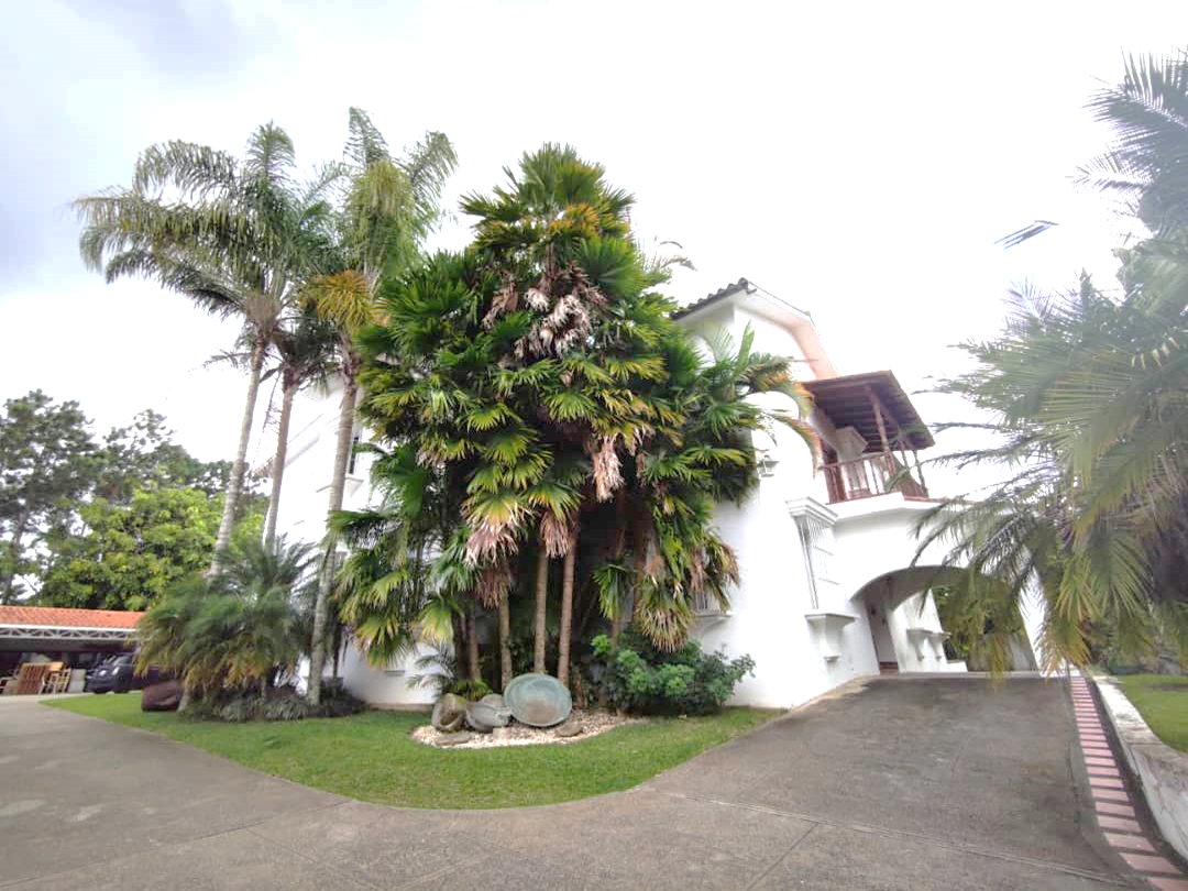 Se vende casa 5000m²  8h+s∕11b+s en La Lagunita - Otras fotos