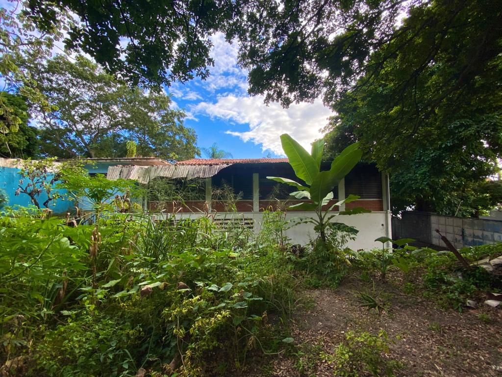 Se vende terreno 1258m² en Alta Florida 2