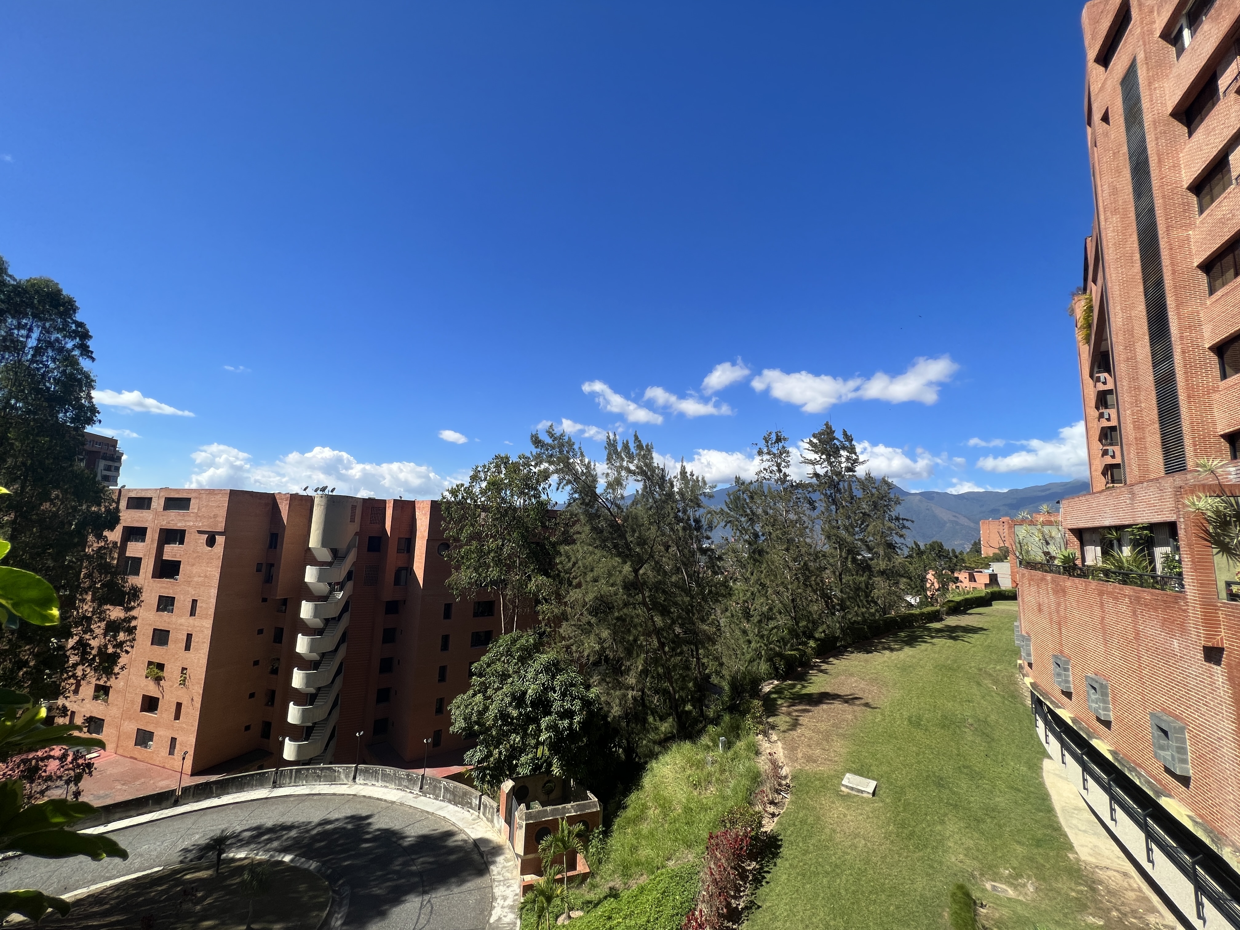 Se vende PB en La Tahona 320m² - 3h/3.5b/4pe 1