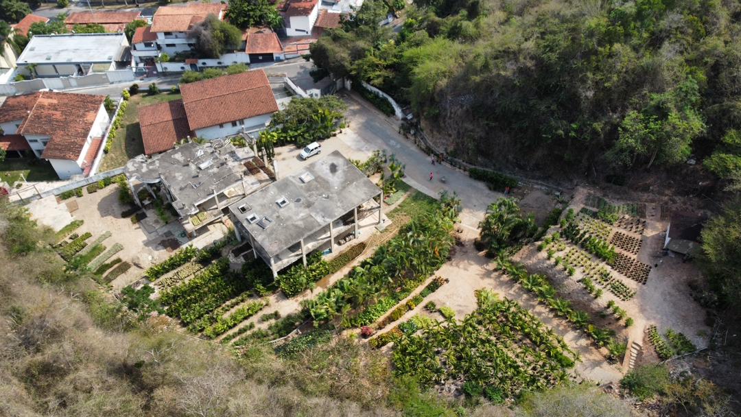 Se vende terreno 3000m² Prados del este 3