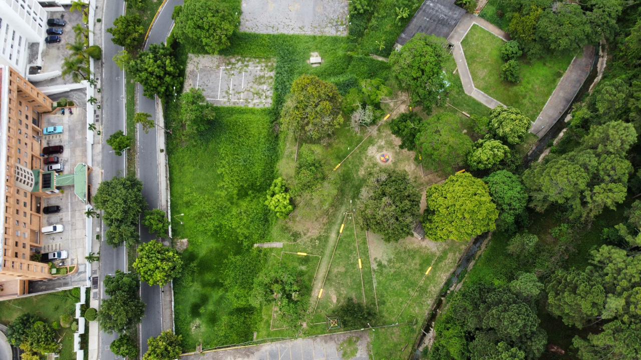 Se alquila terreno 1900m² en Los Samanes 2