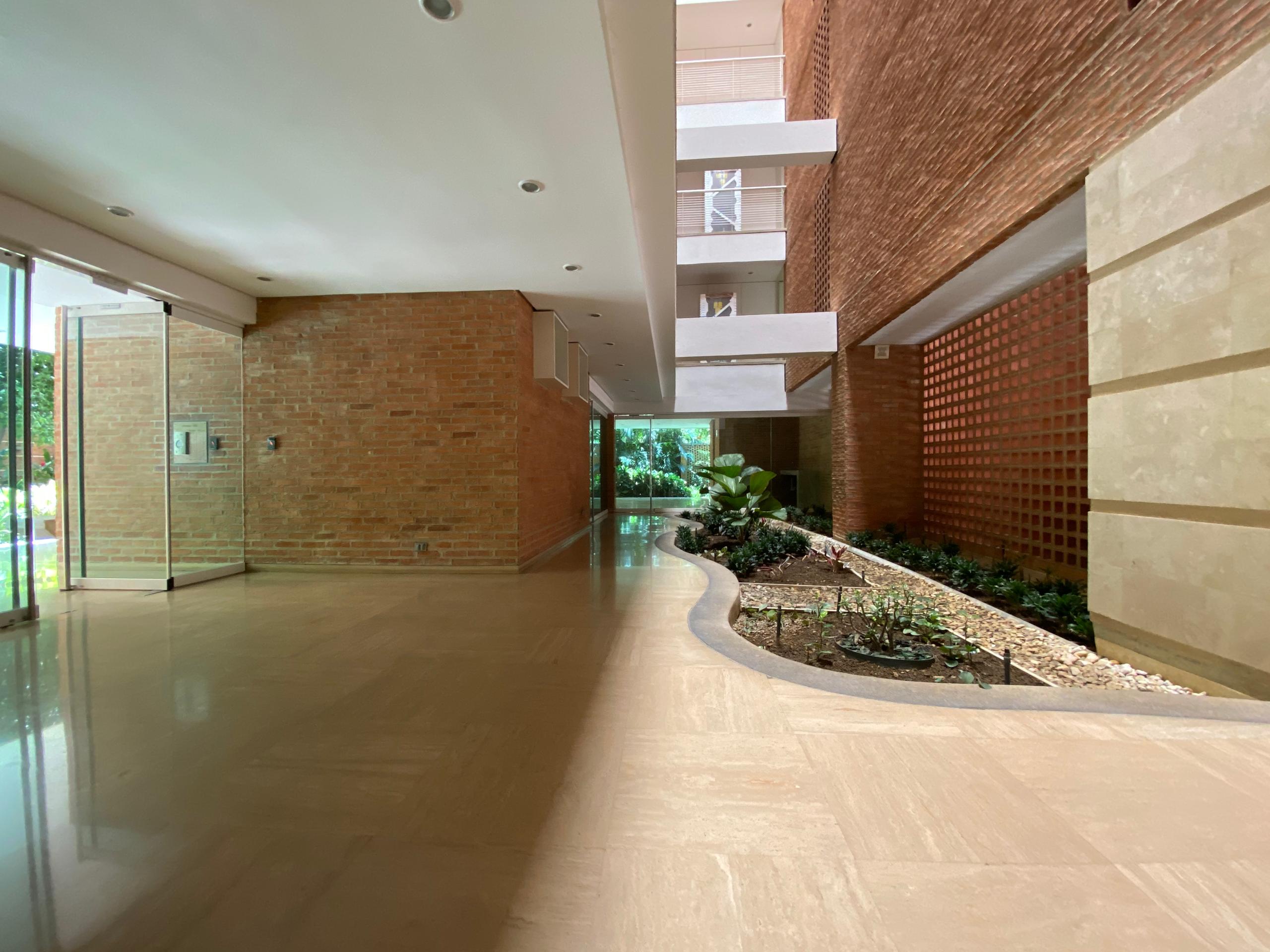 Se alquila Apto 138m² 3h+s/2b+s/3p Campo Alegre 4