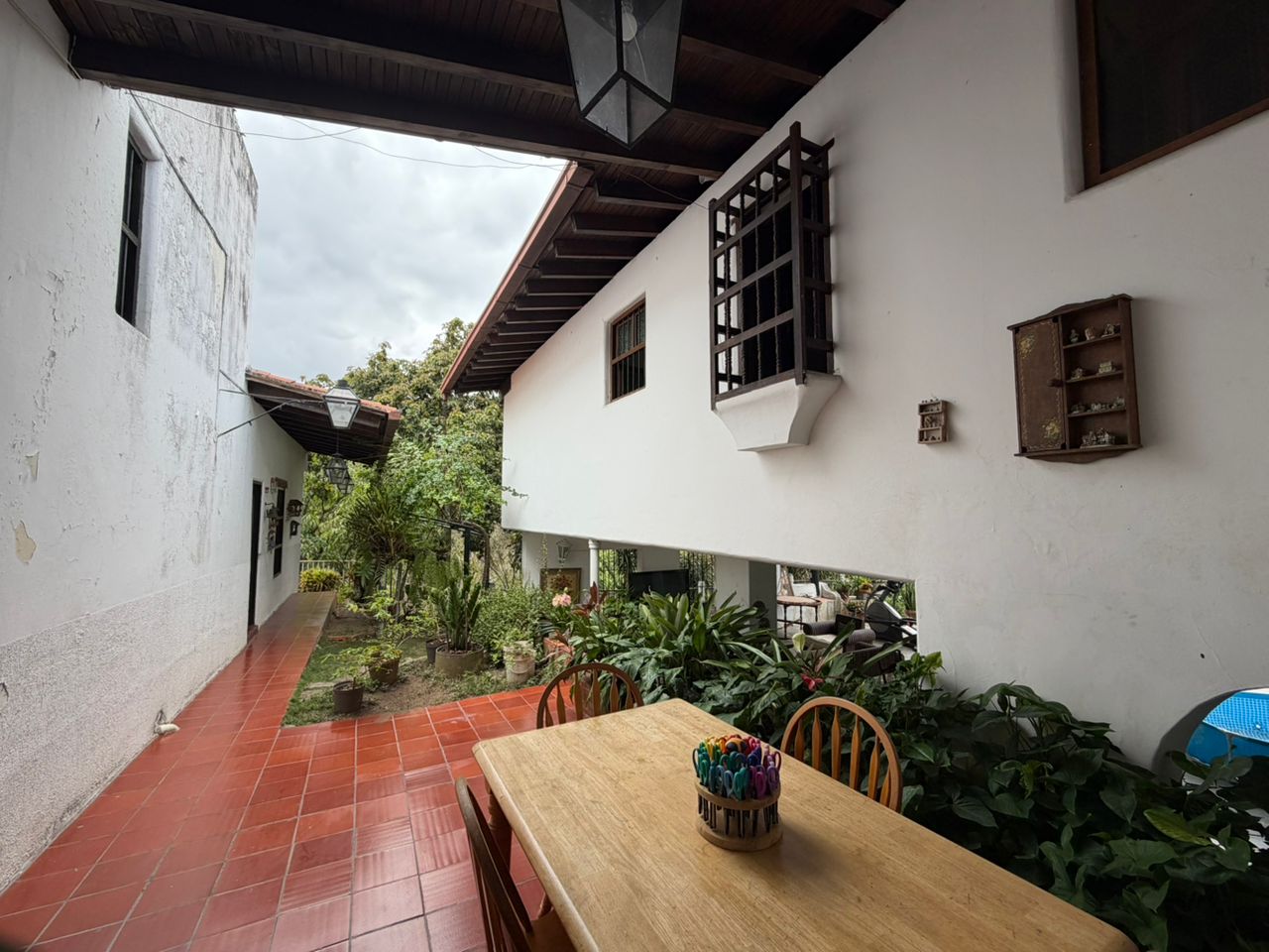 Se vende casa 1200m² 4h/4b/4p Lomas de Chuao 3