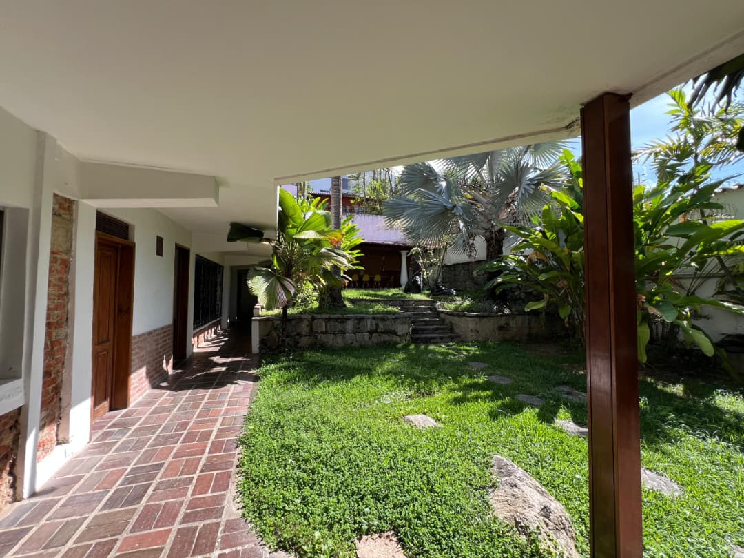 Se vende/alquila Casa 1050m² 13h/6b/2p Altamira 4