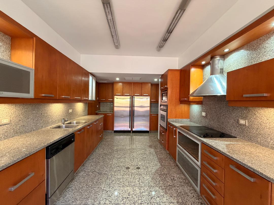 Se alquila Apto 331m² 4h+s/4b+s/4p La Lagunita 2