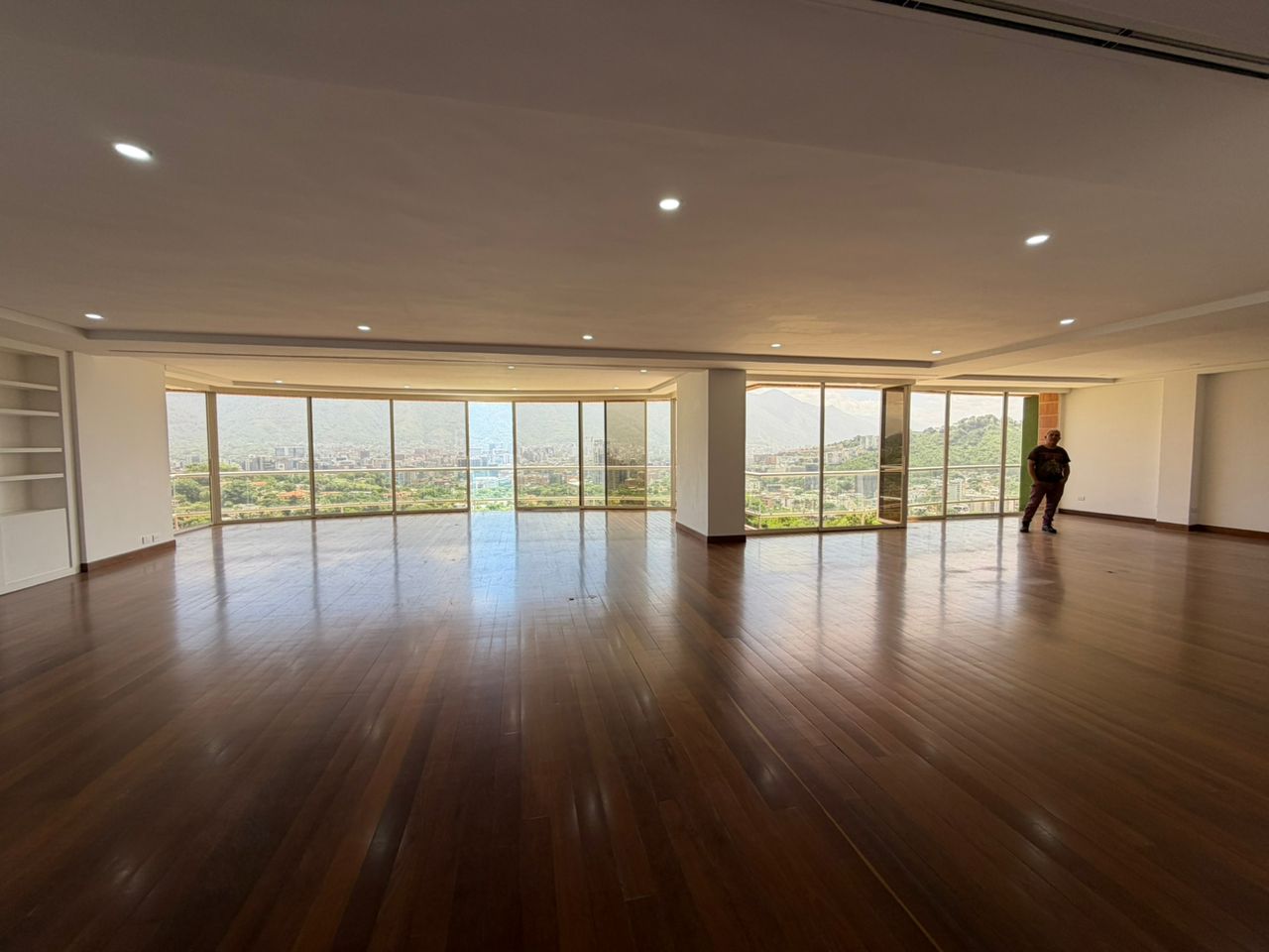 Se vende/alquila Apto 387m² 4h+2s/5b+s/5p Colinas de Valle Arriba 1