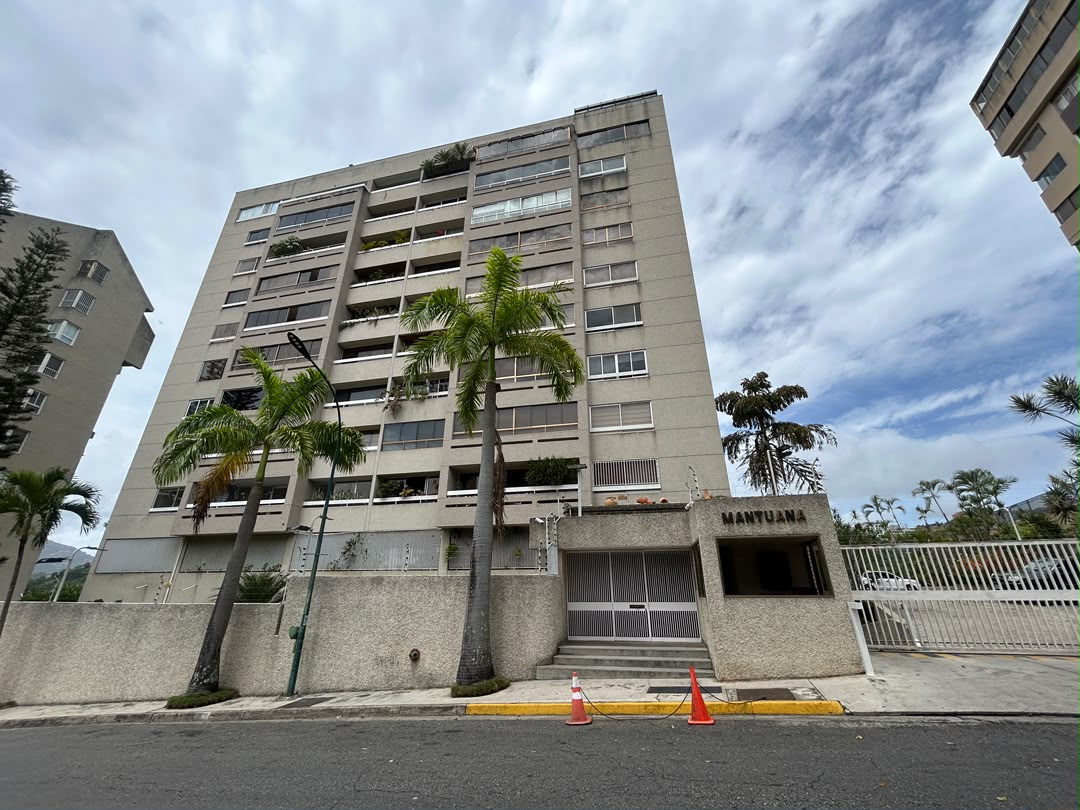 Se alquila Apto 263m² 2h+s/3b+s/3p Valle Arriba 3