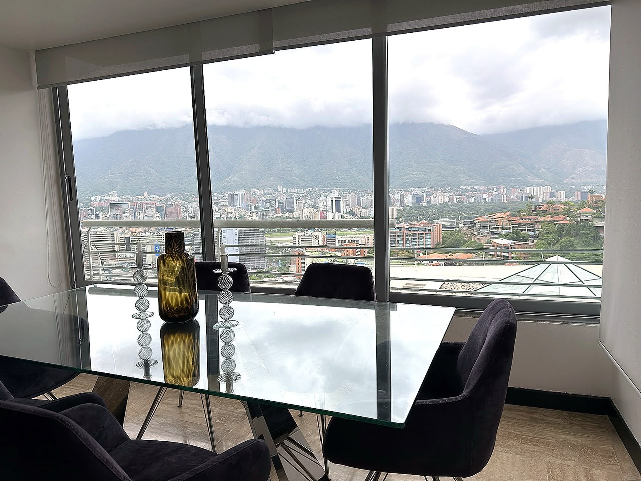 Se alquila Apto 116m² 2h/2b/2p Lomas de Las Mercedes 2