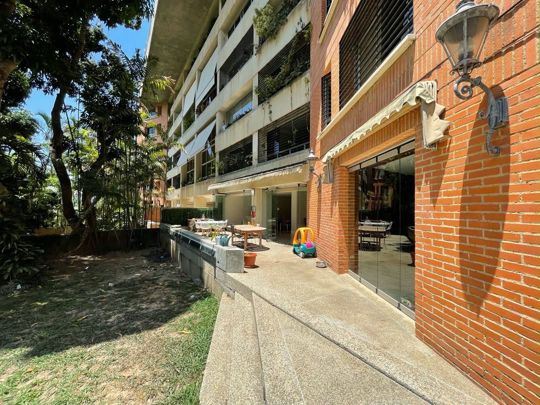 Se vende Apto 900m² 5h/6b/4p Los Palos Grandes 2