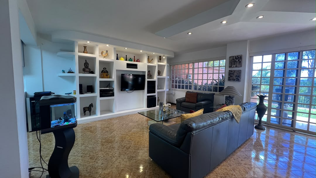 Se alquila Anexo 220m² 3h/4b La Tahona - Otras fotos