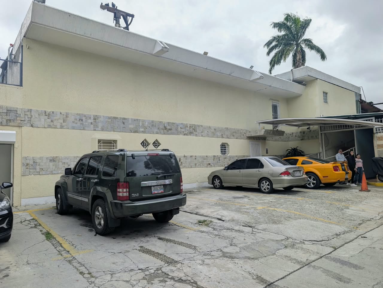 Se vende  Casa Comercial/Clinica 1.200m² Chuao 1