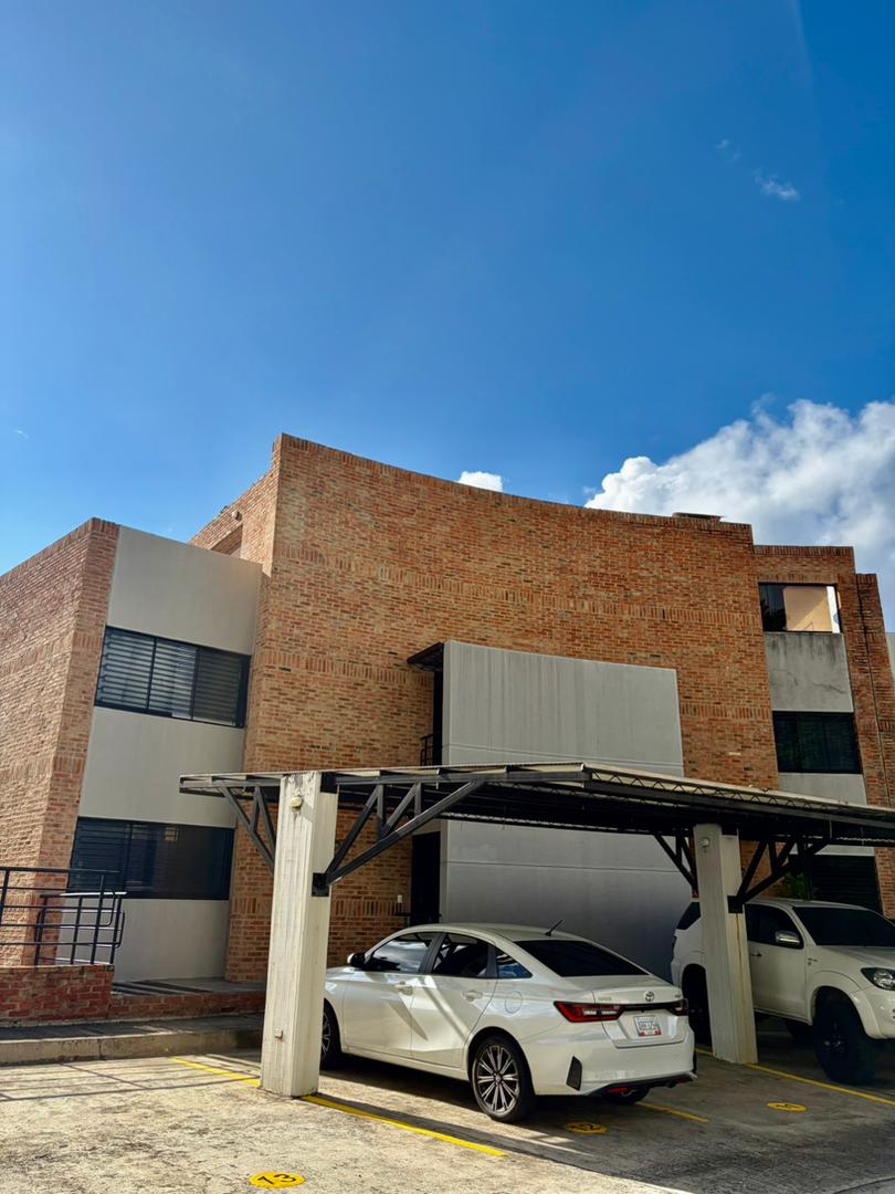 Se vende Townhouse 500m² 3h+s/6b+s/2p La Trinidad 1