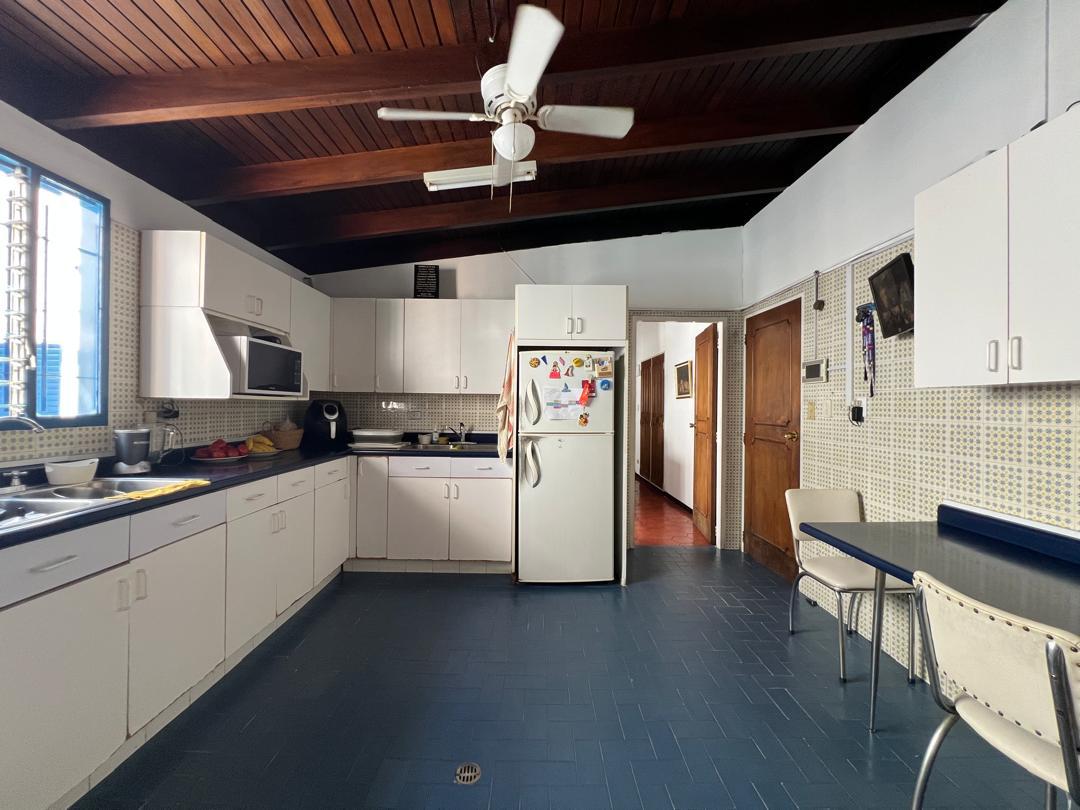 Se vende Casa 1.000m² 5h+s/4b+s/5p Los Chorros 5