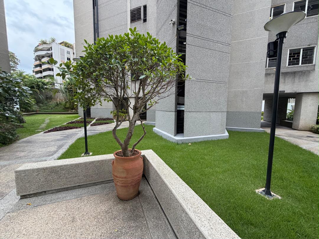 Se alquila Apto 190m² 3.5h+s/4b/2p Los Chorros 2