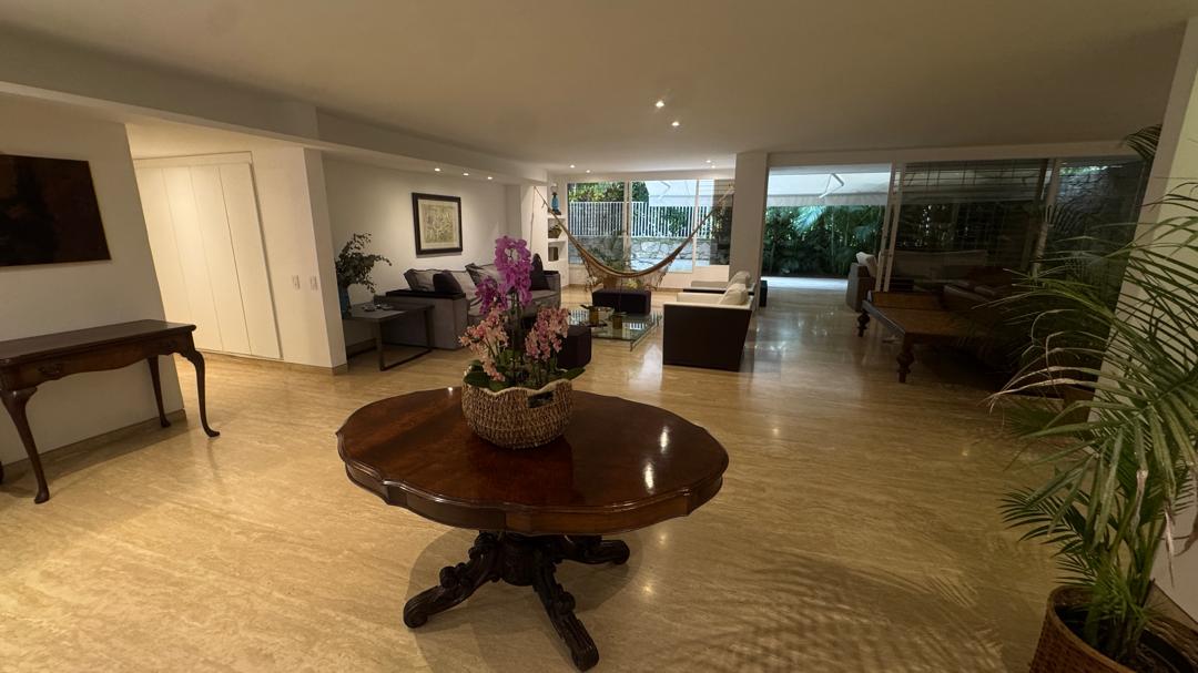 Se alquila Apto 400m² 3h+s/4b+s/2p Alta Florida 3