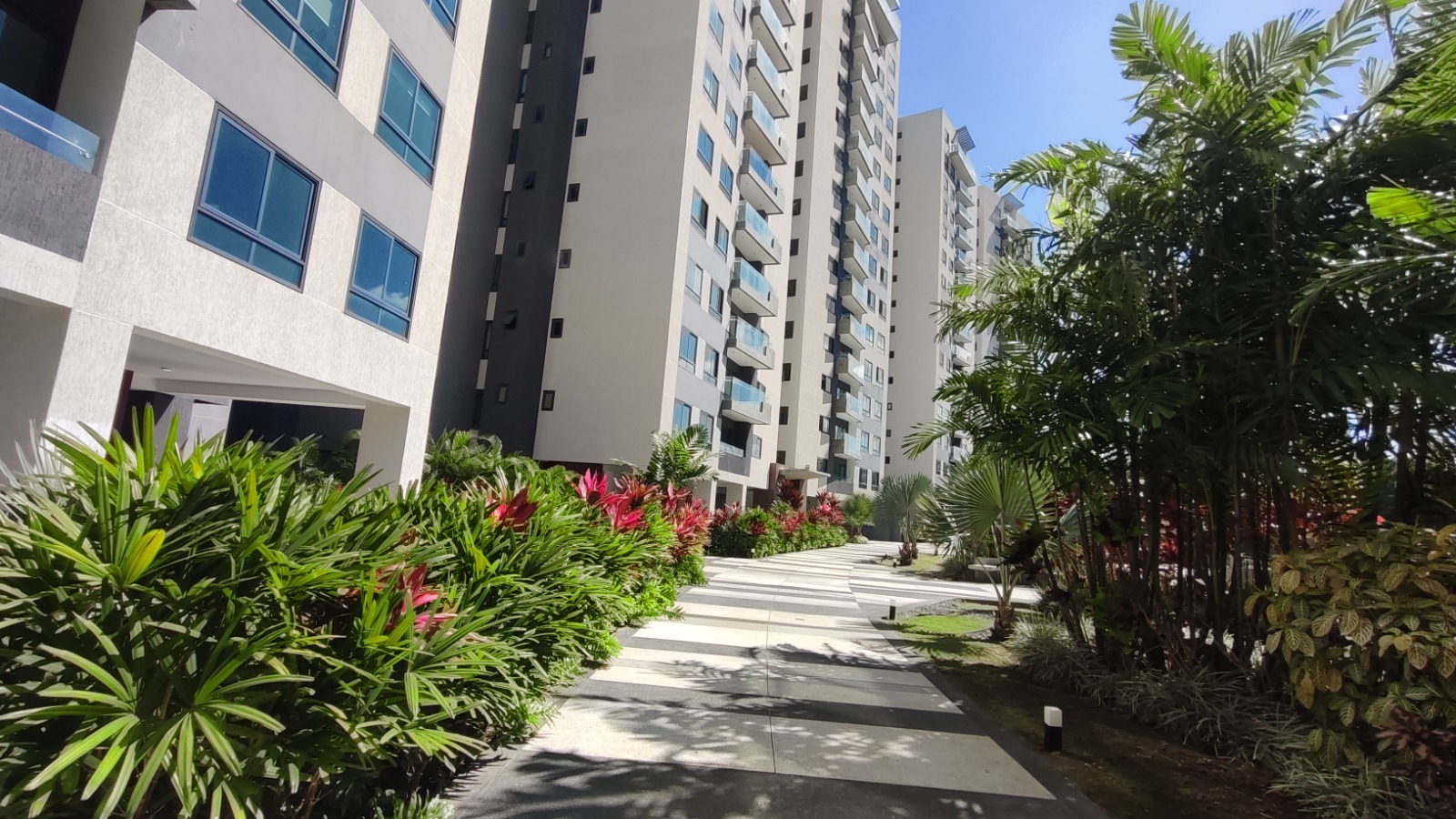 Se venden Aptos 168m² 2h+s/2b+s/2p Macaracuay 1