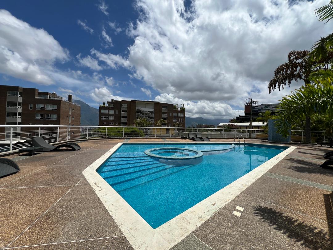 Se vende Apto 133m² 3h+s/3b+s/2p Los Naranjos del Cafetal 2
