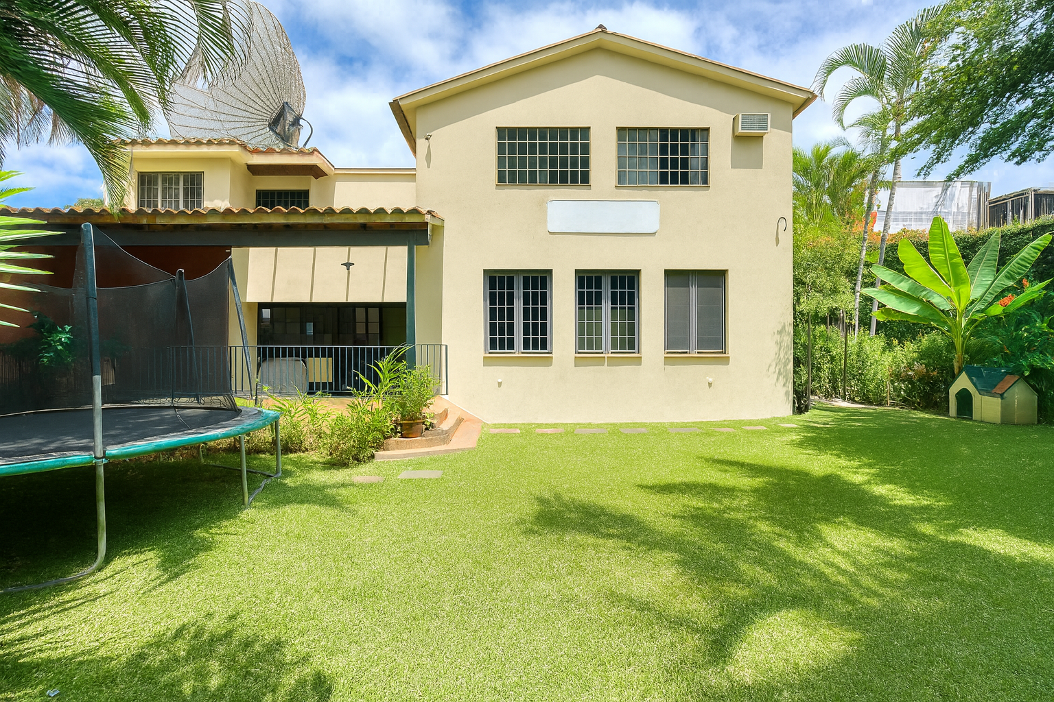 Se Vende Casa 665m² 4h+s/ 4b+s/ 6e  Los Palos Grandes 1
