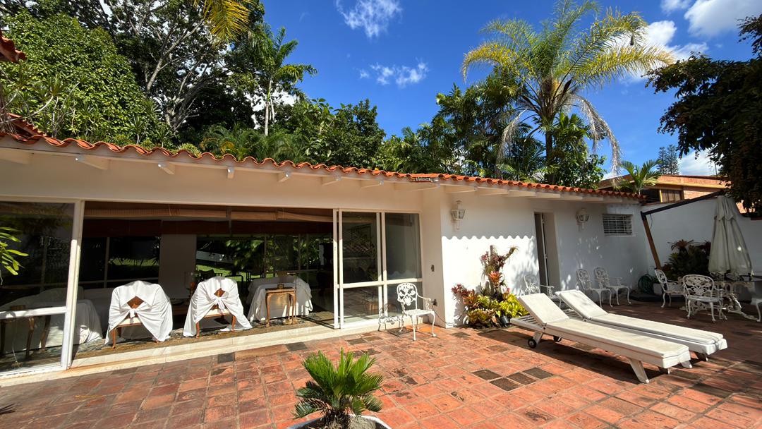 Se vende casa 1000m² 5h+3s/4b+s/4p Altamira 3