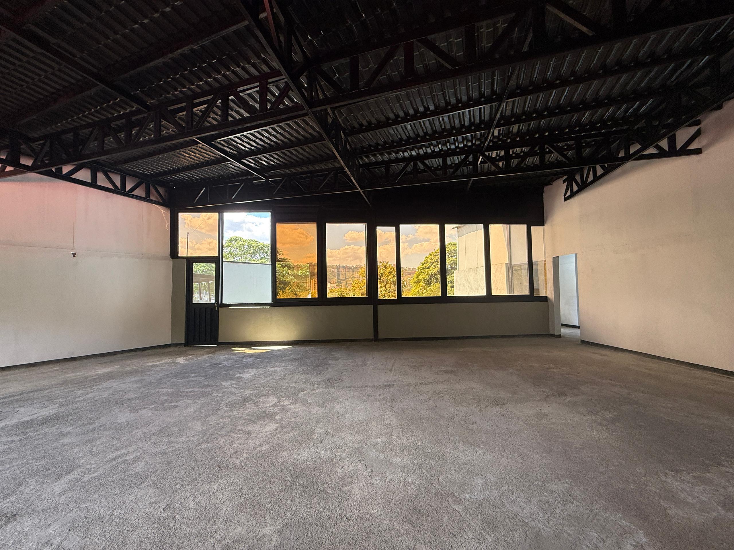 Se vende/alquila casa/terreno comercial 1588m² 16p San Roman 4