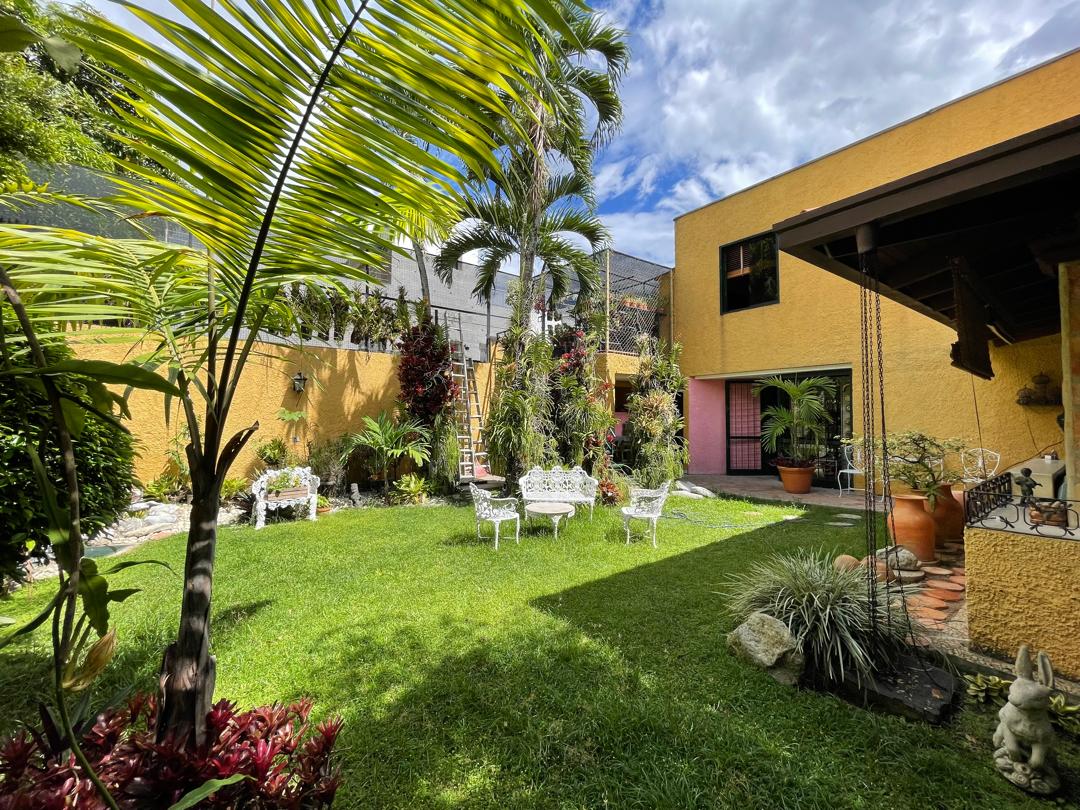 Se vende casa 630m² 4h+2s/3b+s/4e Los Palos Grandes - Otras fotos