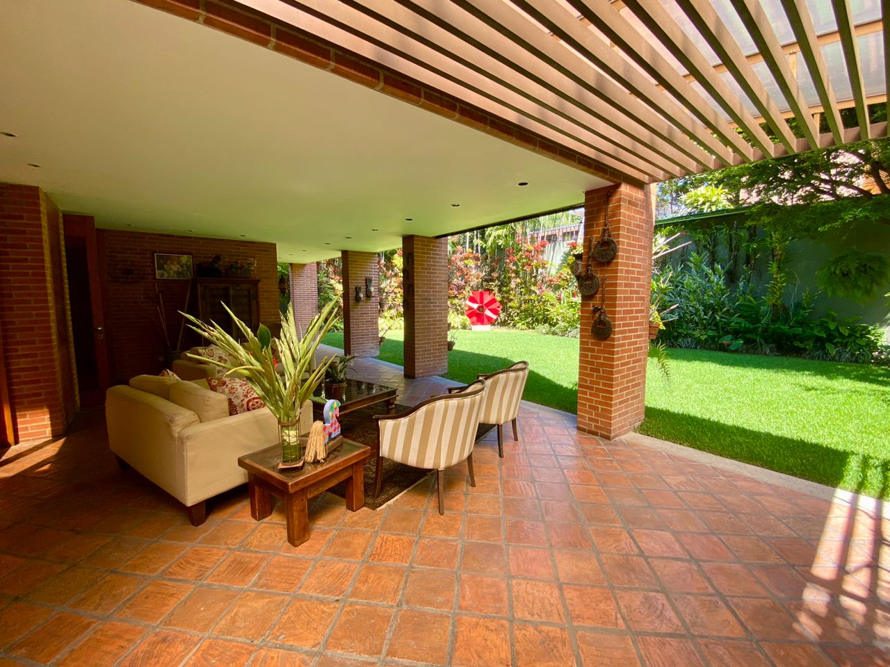 Se vende Casa 630m² 4h+2s/ 3b+s/ 3e La Floresta - Otras fotos