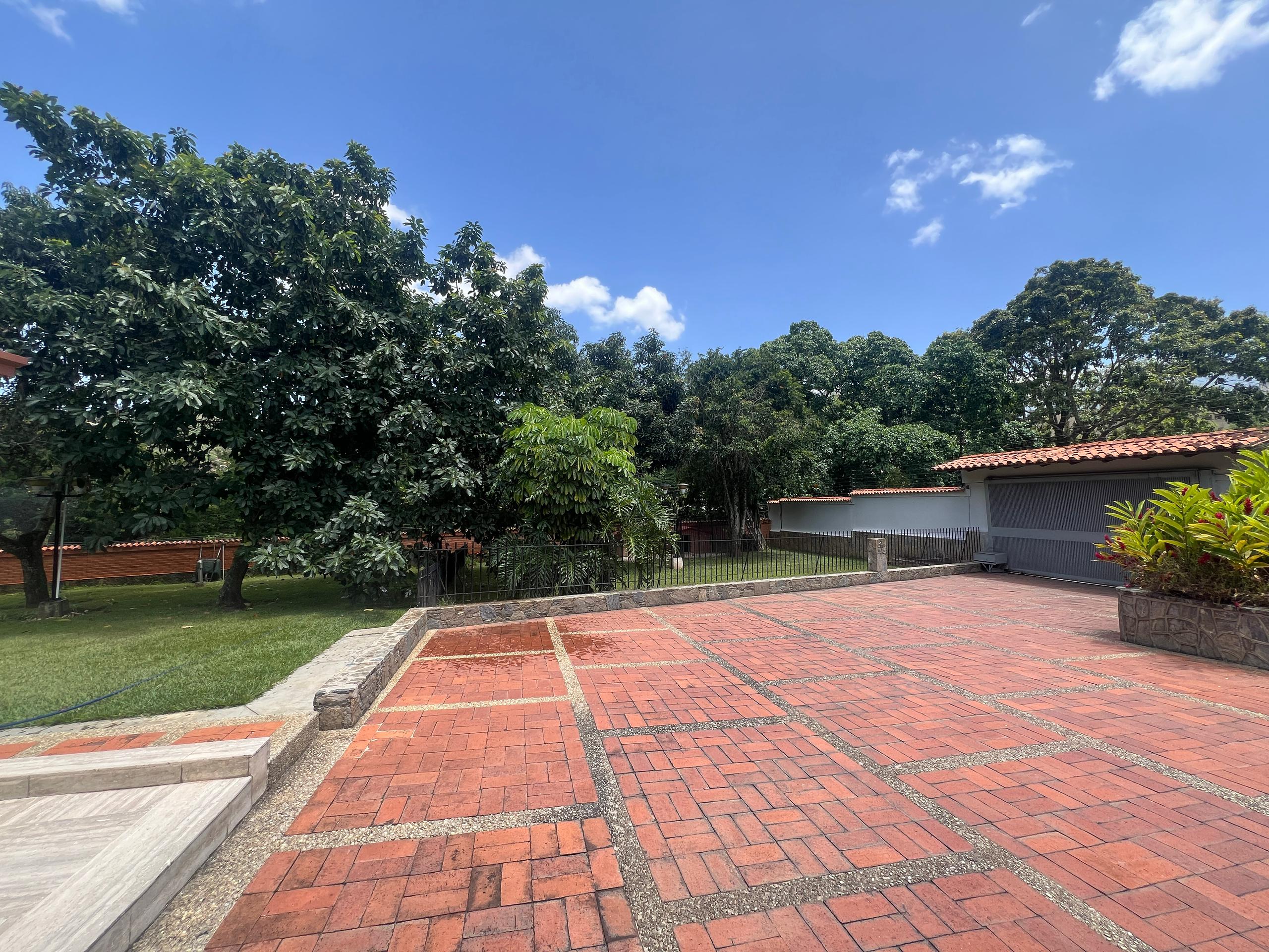 Se vende casa 2000m² 4h+1s/4b+1s/12e Cerro verde - Otras fotos
