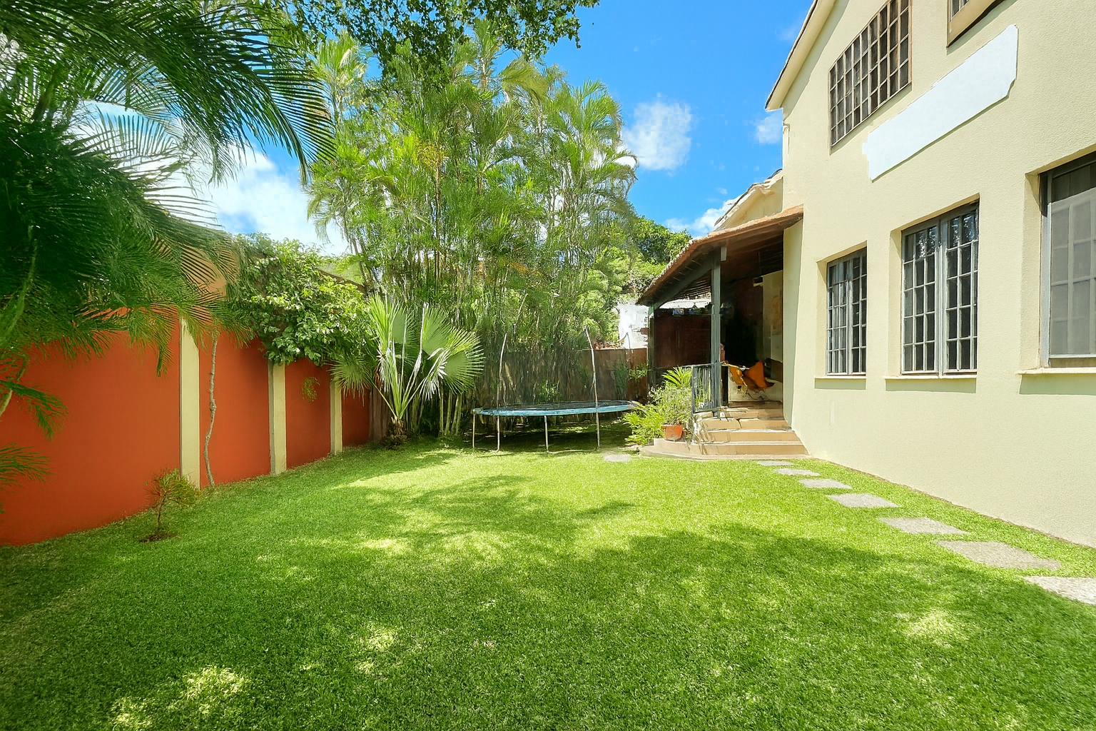 Se Vende Casa 665m² 4h+s/ 4b+s/ 6e  Los Palos Grandes 2