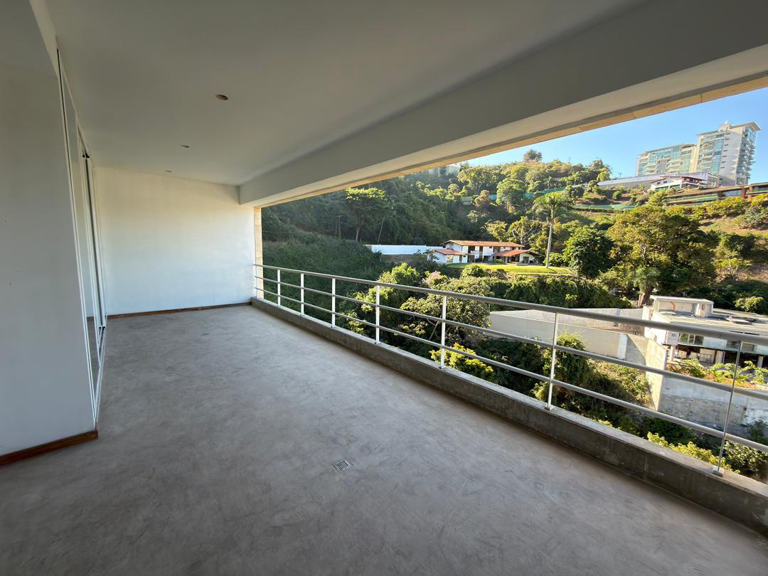 Se vende Apto PH 354m² 4h+1s/4.5b+1s/4p Lomas de Las Mercedes - Otras fotos