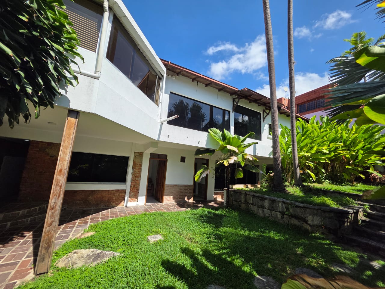 Se vende/alquila Casa 1050m² 13h/6b/2p Altamira 3