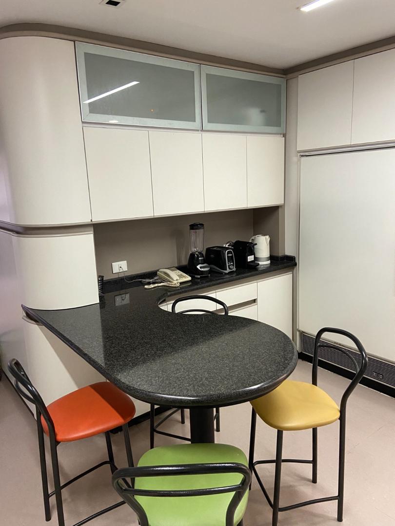 Se alquila Apto 390m² 4h+1s/5b+1s/4p Los Palos Grandes 5