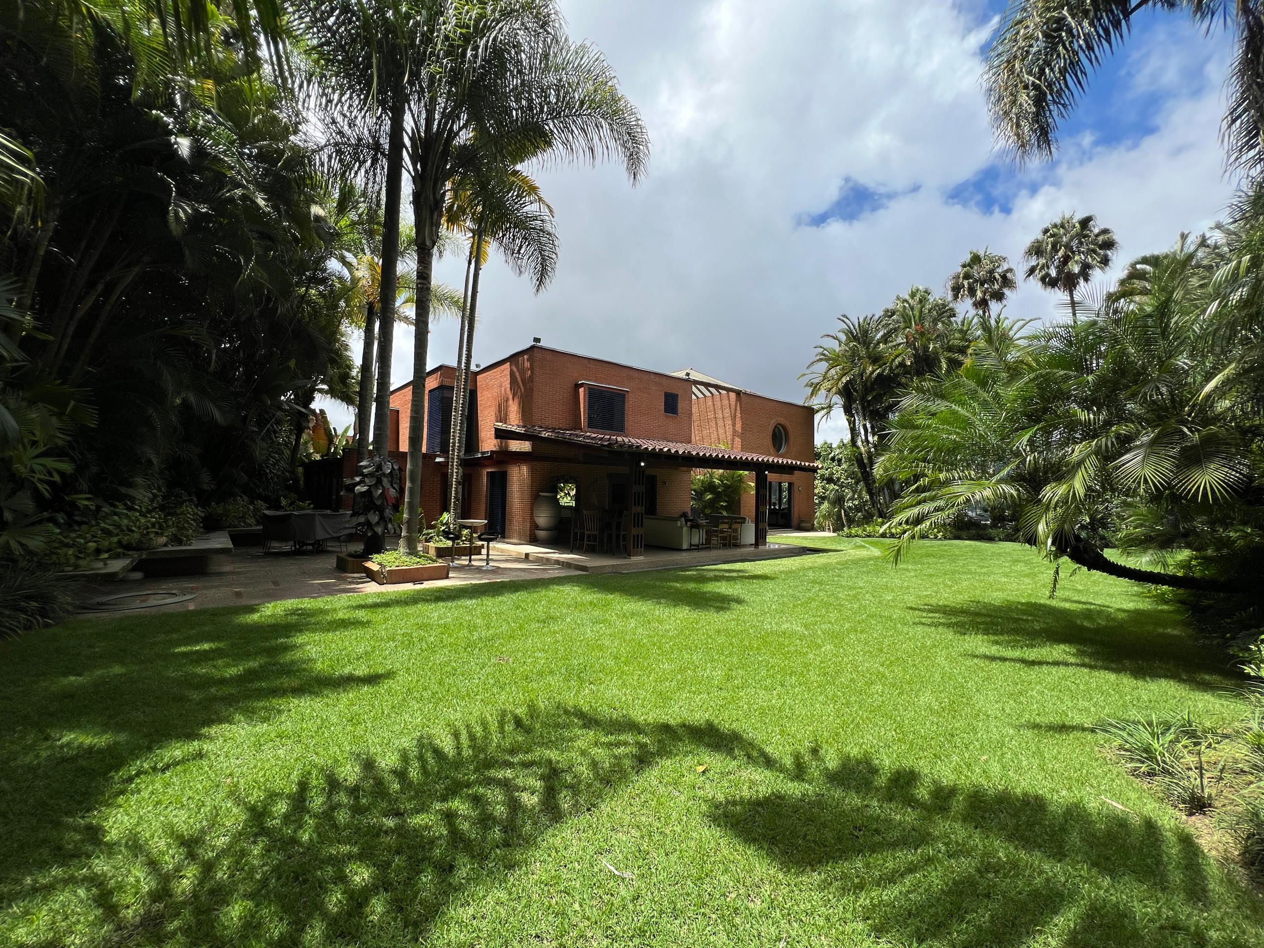 Se vende Casa 1.890m² 4h+2s/4.5b+s/6p Alto Hatillo 4